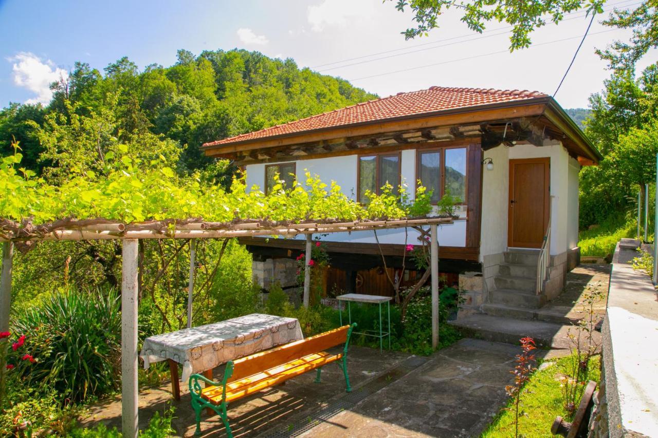 Holiday Home Lyubovo Габрово Экстерьер фото
